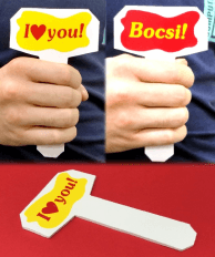 Kézi kis egyszavas figurás üzenőtábla két oldalán egyedi színes szöveggel vagy figurával
