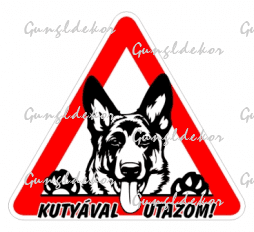 Kutyával utazom háromszög alakú matrica autóra többféle minta