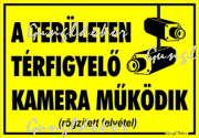 A területen térfigyelő kamera működik sárga tábla matrica