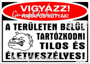 Vigyázz harapós kutyák! A területen tartózkodni tilos és életveszélyes! matrica tábla